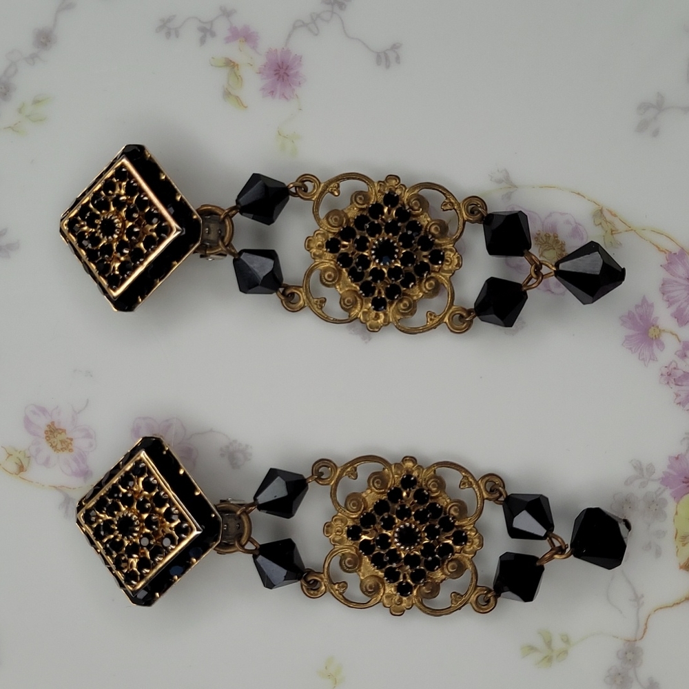 Vintage earrings clip glass beads dangle chandelier unmarked.